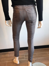 Load image into Gallery viewer, Shely Style Flog Pants - Gray Snake