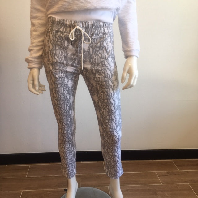 Shely Flog Style  - White/Gray Python