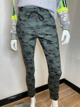 Load image into Gallery viewer, Flog Shely Style- Emerald Green Camo