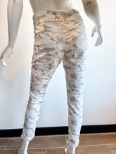 Load image into Gallery viewer, Shely Style Flog Pants - White/Gray Camo