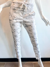 Load image into Gallery viewer, Shely Style Flog Pants - White/Gray Camo
